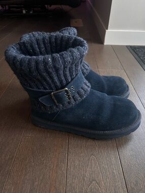 Size 7 UGG Cambridge ankle boot Navy Suede &‎ knit